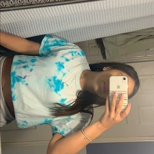 cutest blue tie dye tee!!💙🧚🏼‍♀️🦋